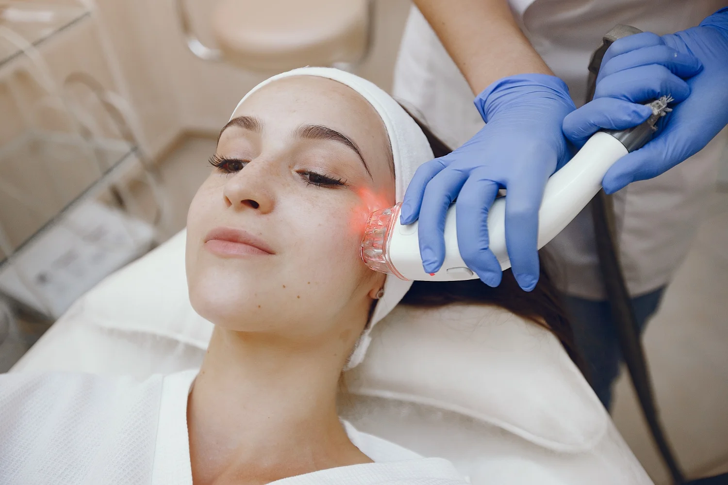 Top Benefits of Laser Skin Rejuvenation for a Youthful Glow